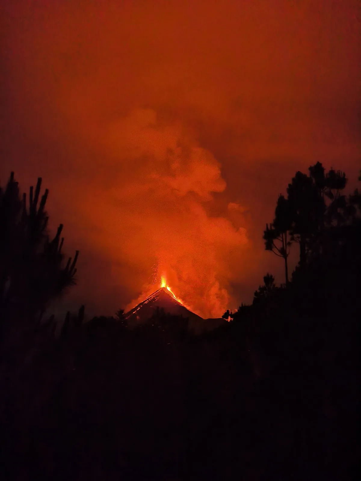 Erupción nocturna Volcán Fuego — Acatenango, Guatemala