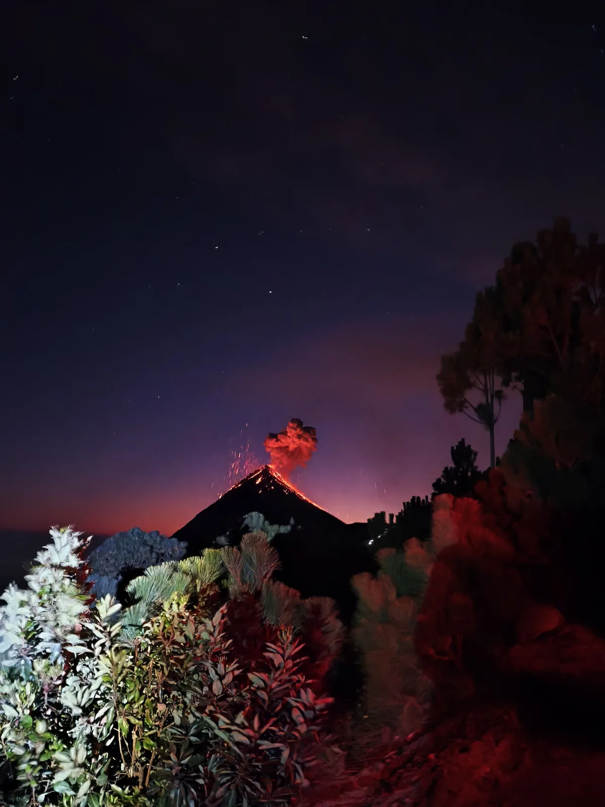 Volcán de Fuego en erupción
